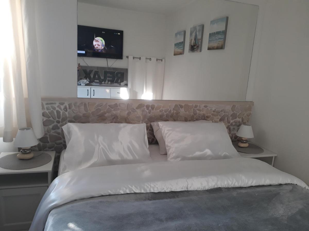 Relax Tiny 40 Meters Of The Zrnovo