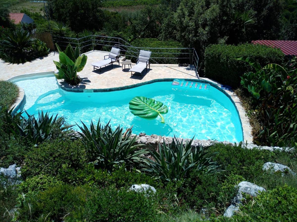 Relax Tiny 40 Meters Of The