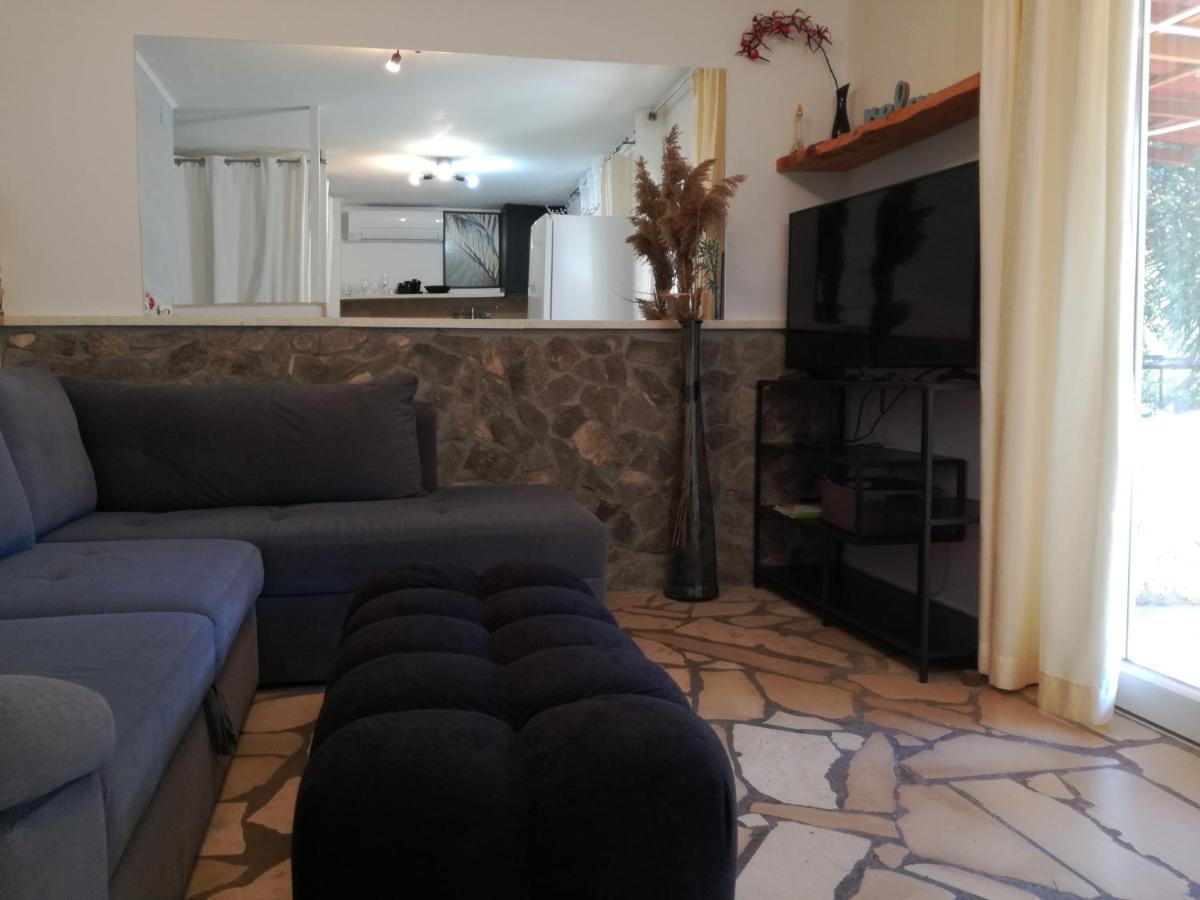 Relax Tiny 40 Meters Of The Holiday home Zrnovo