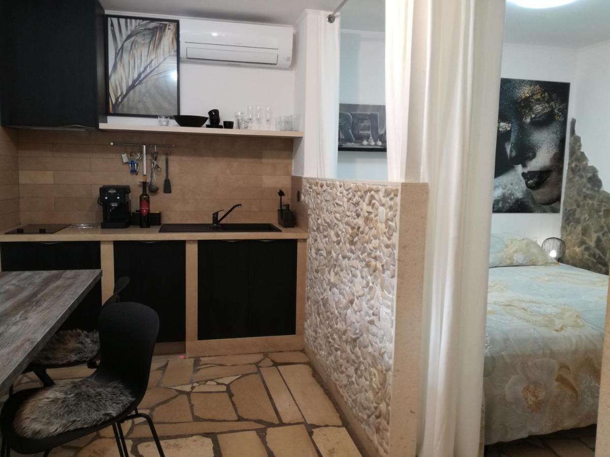 Relax Tiny 40 Meters Of The